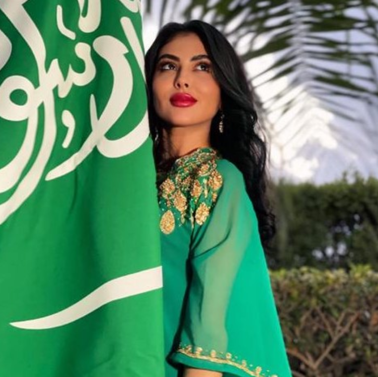لبس اليوم الوطني للبنات