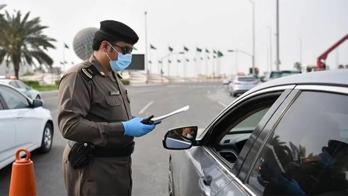 عاجل المرور تحدد المدة المسموح للقيادة بها برخصة أجنبية في المملكة