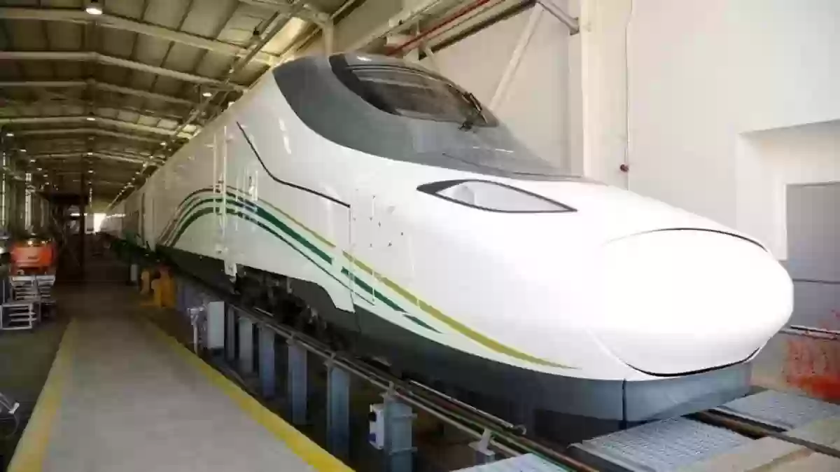 كم المسافة بين مكة وجدة وكم ساعة بالقطار؟