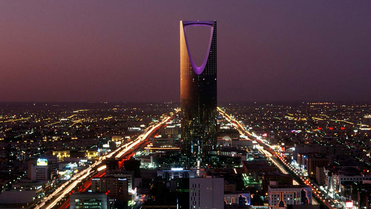 وزارة العمل السعودية توضح ما هي حقوق ابن المواطنة السعودية